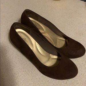 Dexflex brown suede like wedges